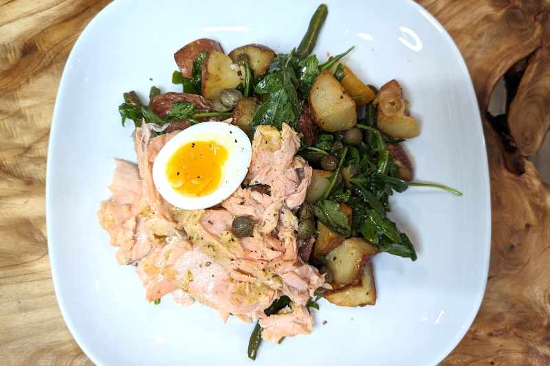 One-Pan Salmon Niçoise Salad with Potatoes and Green Beans