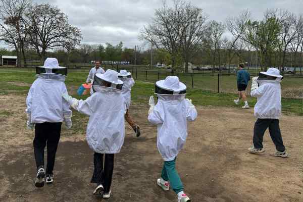 Riverfield Country Day School Beekeeping