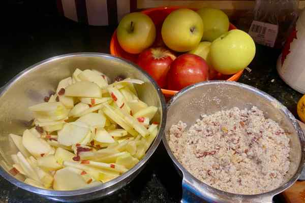 Apple and Dried Cranberry Crisp