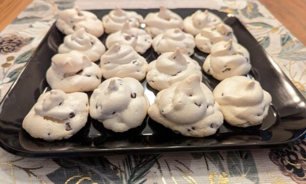 “Forgotten” Hot Chocolate Meringues